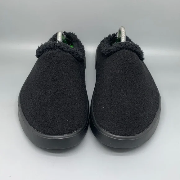 OOFOS OOmg Low Black Fleece Lined Recovery Shoes Men’s Sz 12 EU 45 - Picture 2 of 10